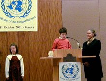I vincitori di un concorso europeodi saggistica: tre giovani provenienti da Ungheria, Repubblica Ceca e Austria, sono stati premiati presso le Nazioni Unite a Ginevra.